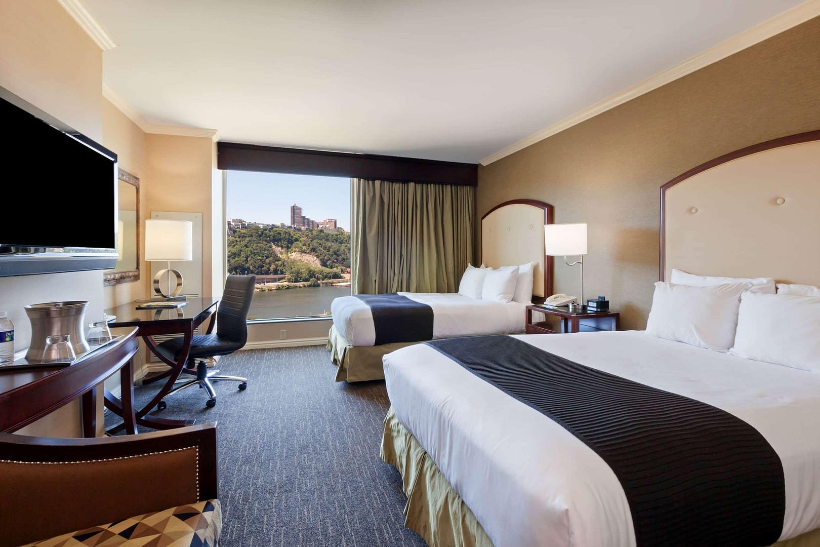 Bedroom view of Wyndham Grand Pittsburgh Downtown