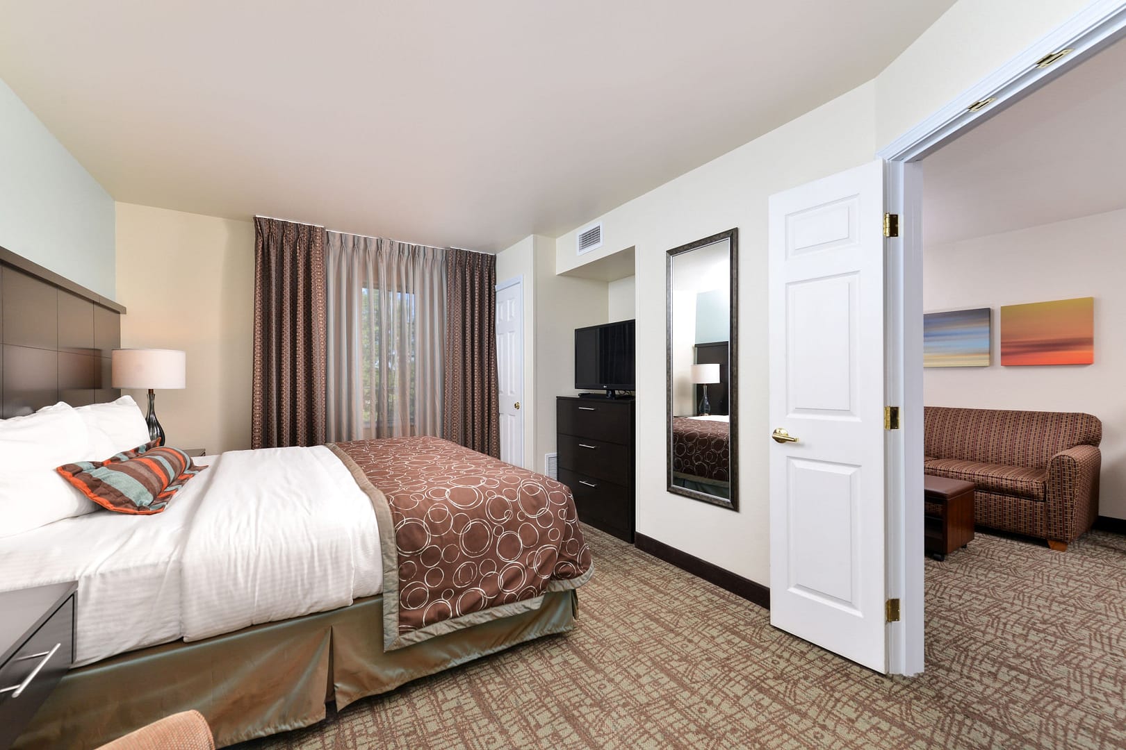 Bedroom view of Staybridge Suites Sioux Falls at Empire Mall, an IHG Hotel