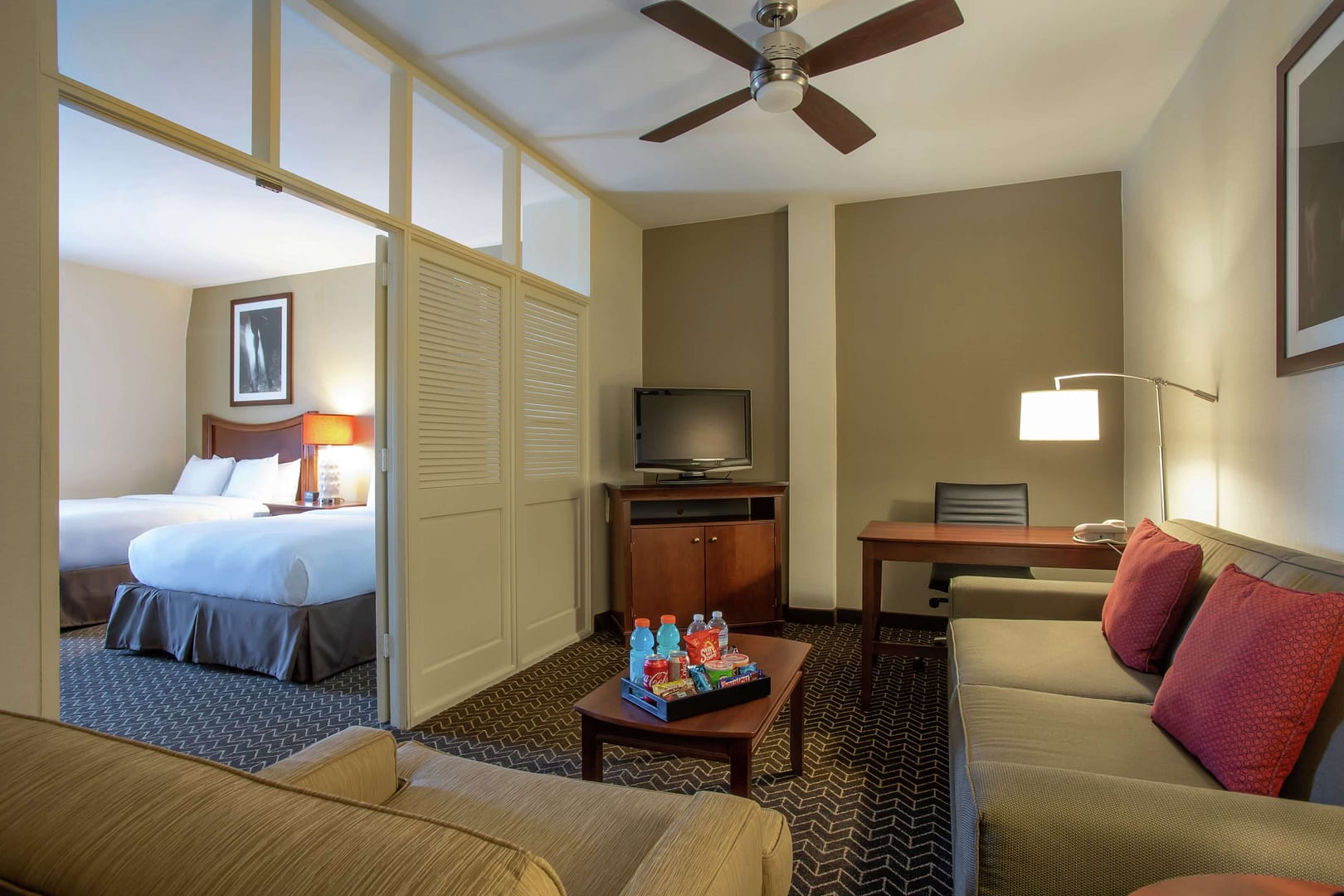 Living room view of DoubleTree Suites by Hilton Hotel Lexington