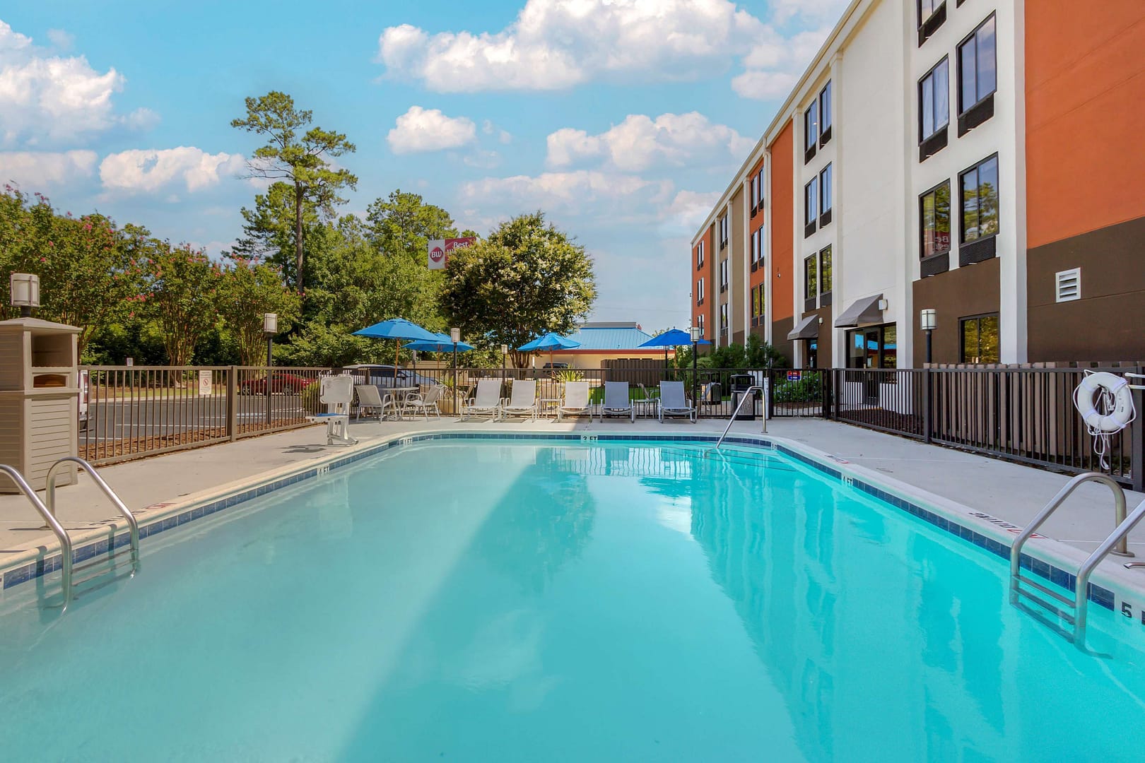 Pool view of Best Western Plus Wilmington/Wrightsville Beach