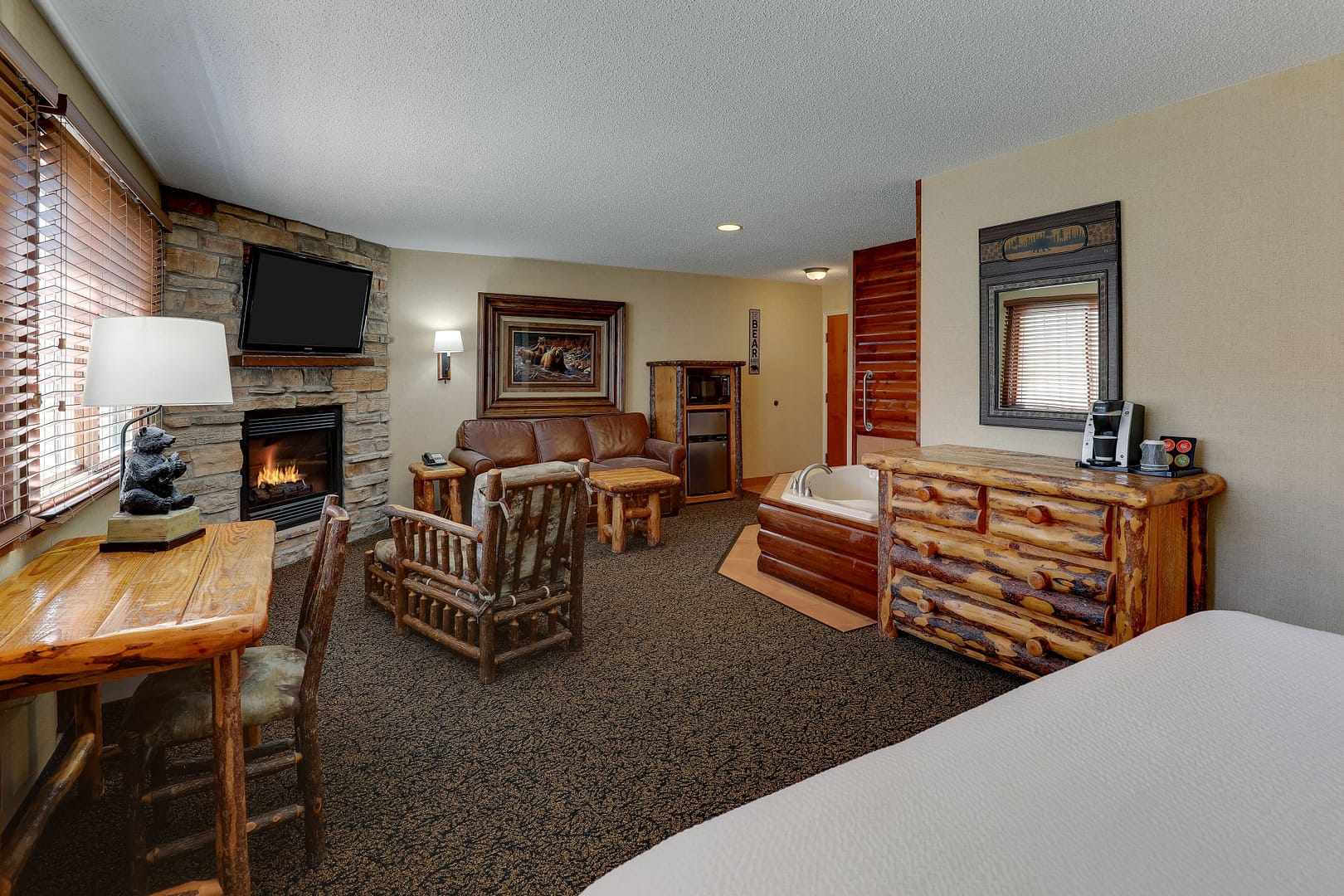 Living room view of Stoney Creek Inn Galena