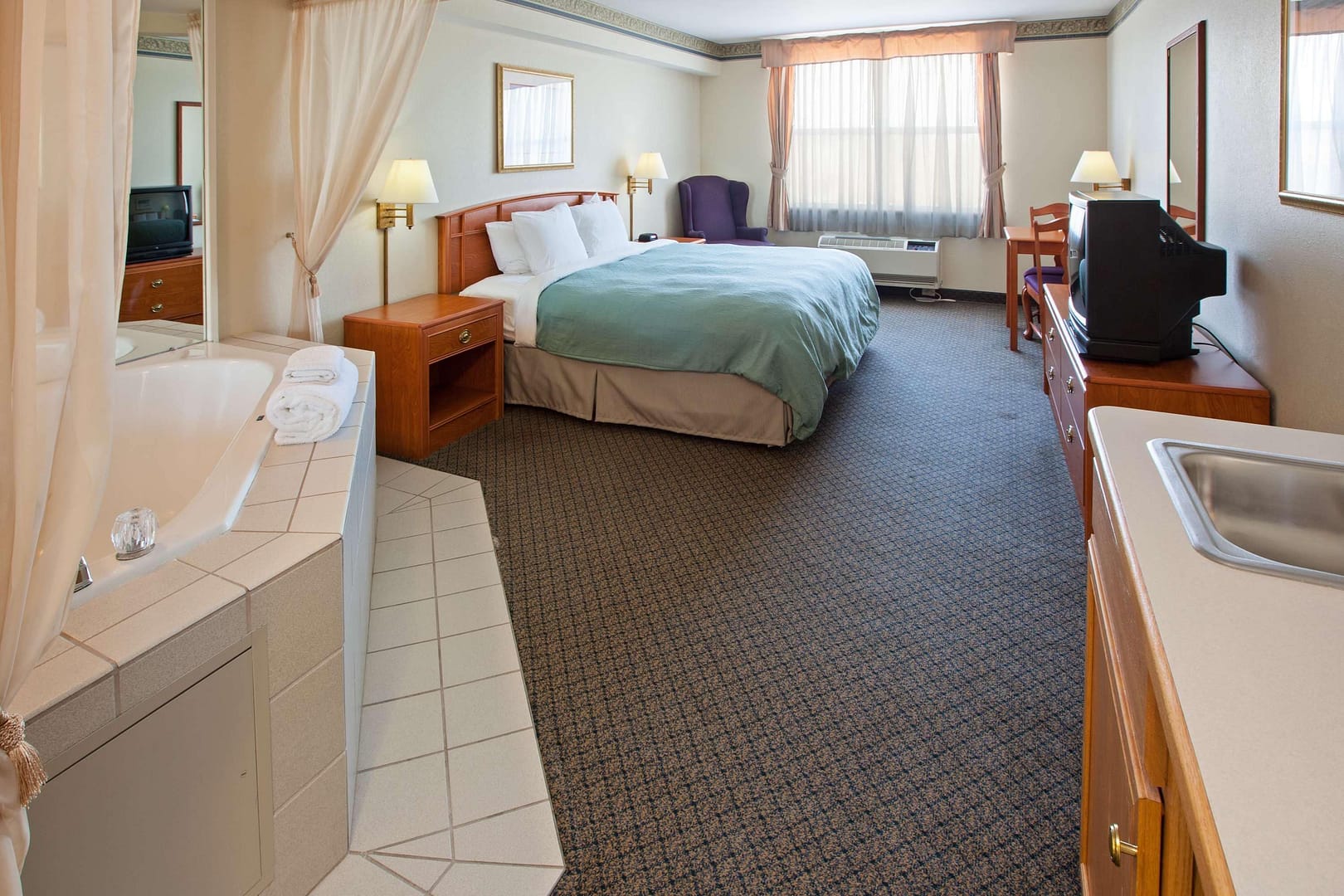 Bedroom view of Country Inn & Suites by Radisson, Lansing, MI