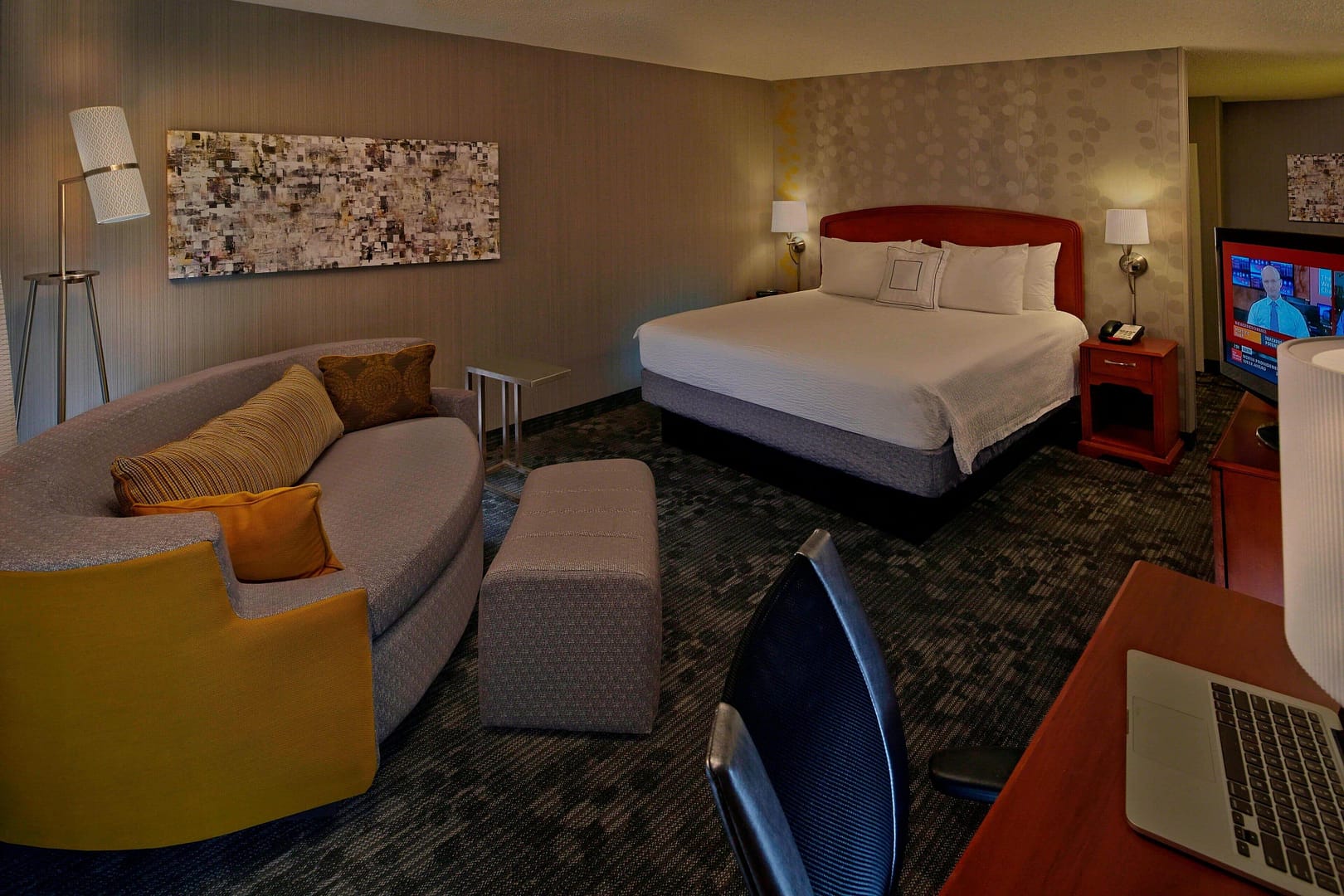 Bedroom view of Courtyard by Marriott Providence Warwick