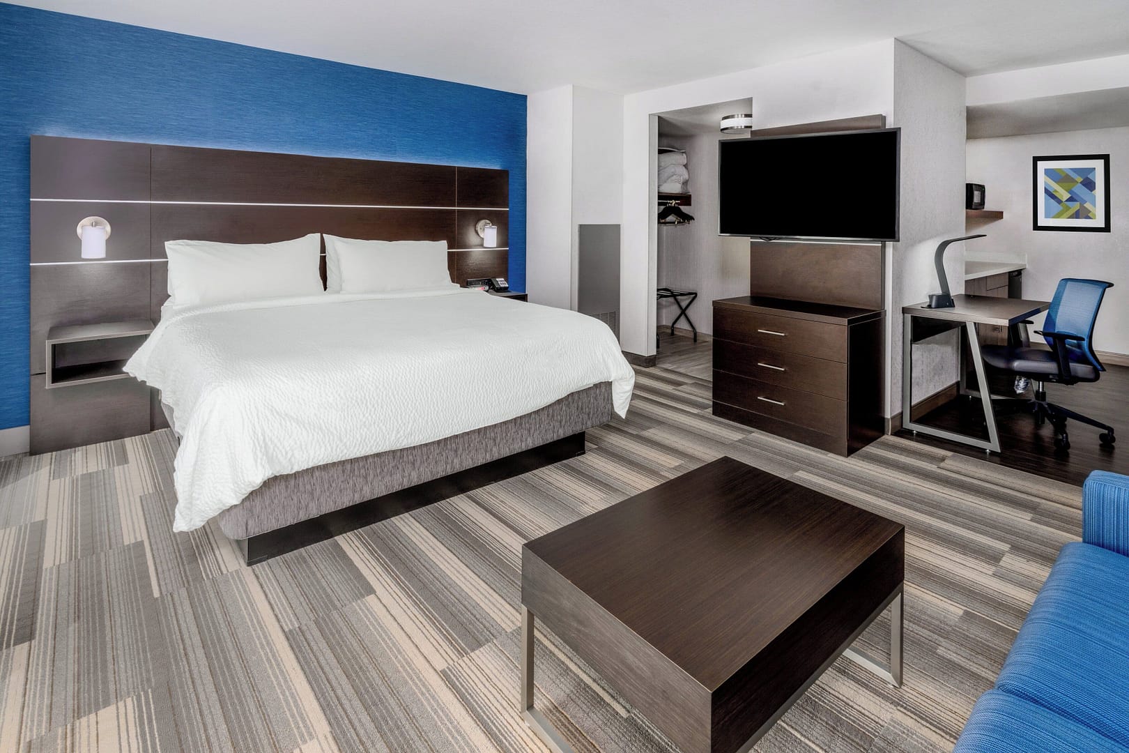 Bedroom view of Holiday Inn Express & Suites Deadwood-Gold Dust Casino, an IHG Hotel