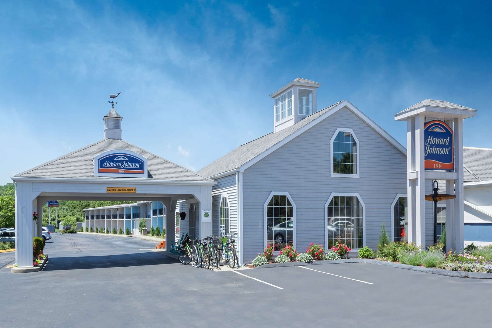 Building view of Howard Johnson by Wyndham Mystic