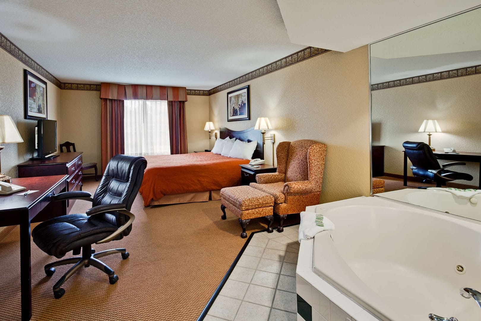 Bedroom view of Country Inn & Suites by Radisson, Hot Springs