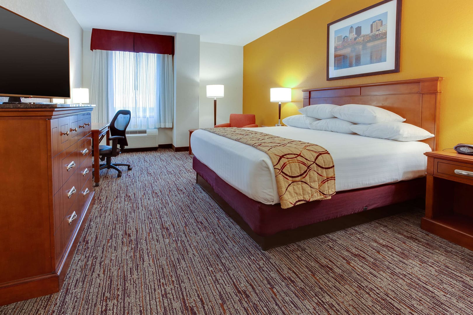 Bedroom view of Drury Inn & Suites West Des Moines