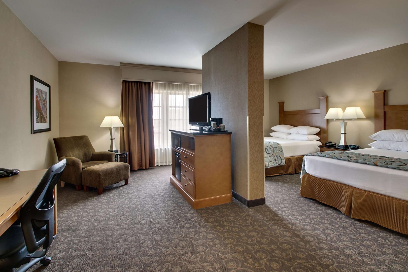 Bedroom view of Drury Plaza Hotel Broadview Wichita.