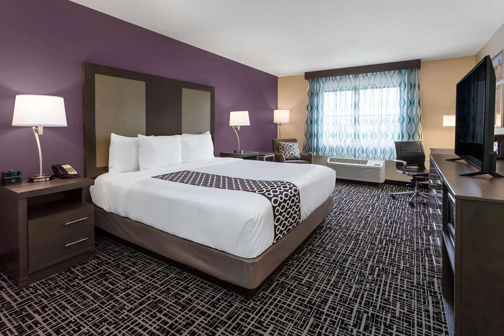 Bedroom view of La Quinta Inn & Suites by Wyndham Wichita Airport
