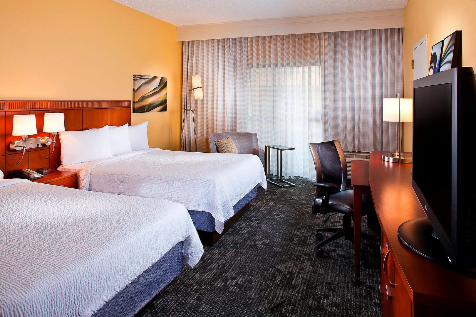 Bedroom view of Courtyard by Marriott Huntsville University Drive