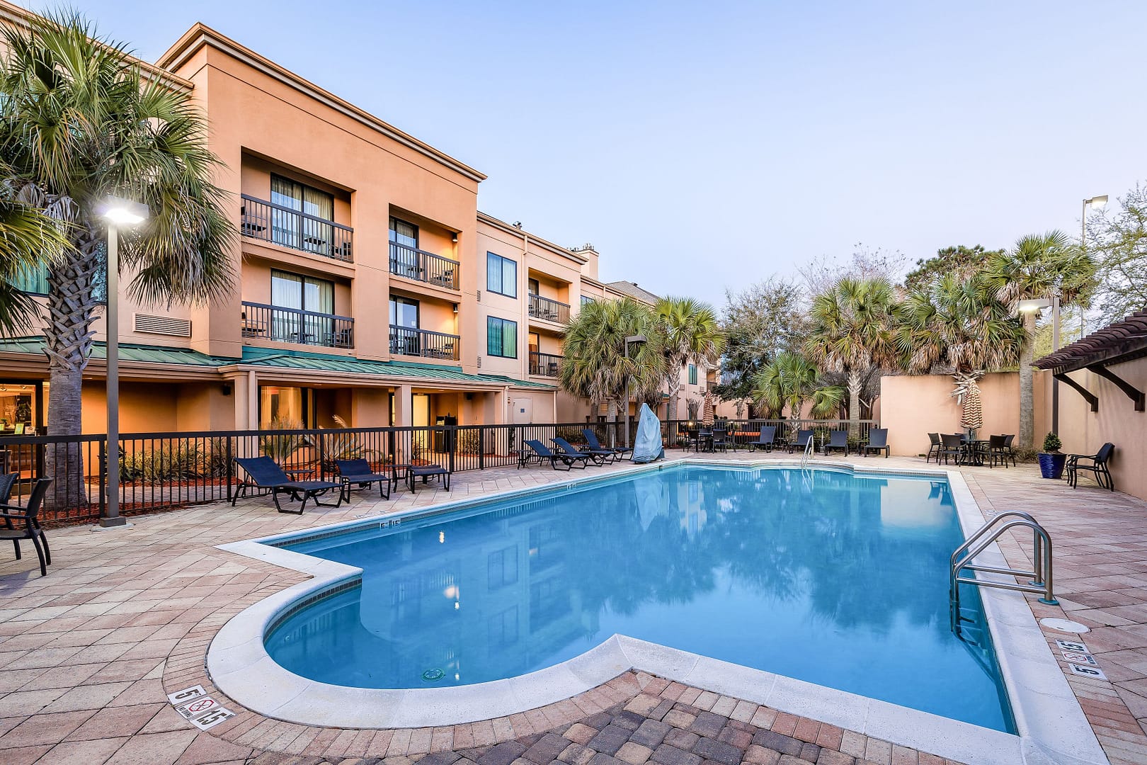 Pool view of Courtyard by Marriott Gulf Shores Craft Farms