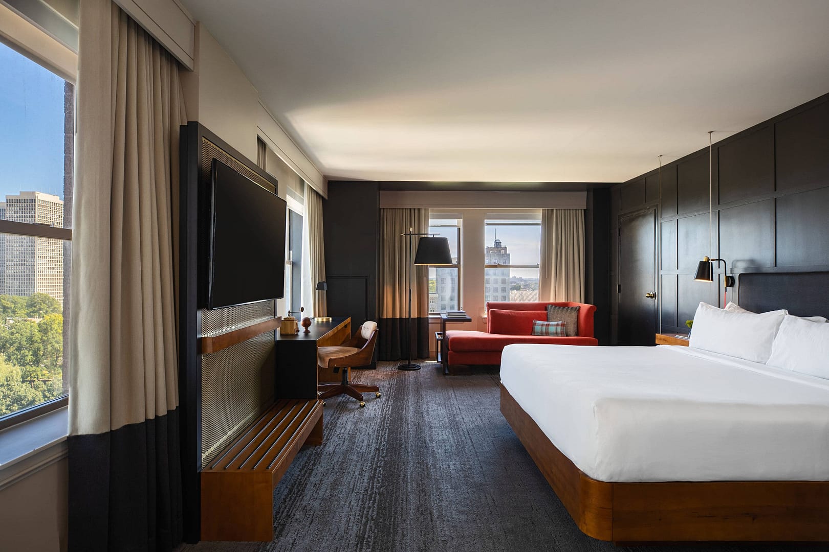 Bedroom view of Renaissance Philadelphia Downtown Hotel