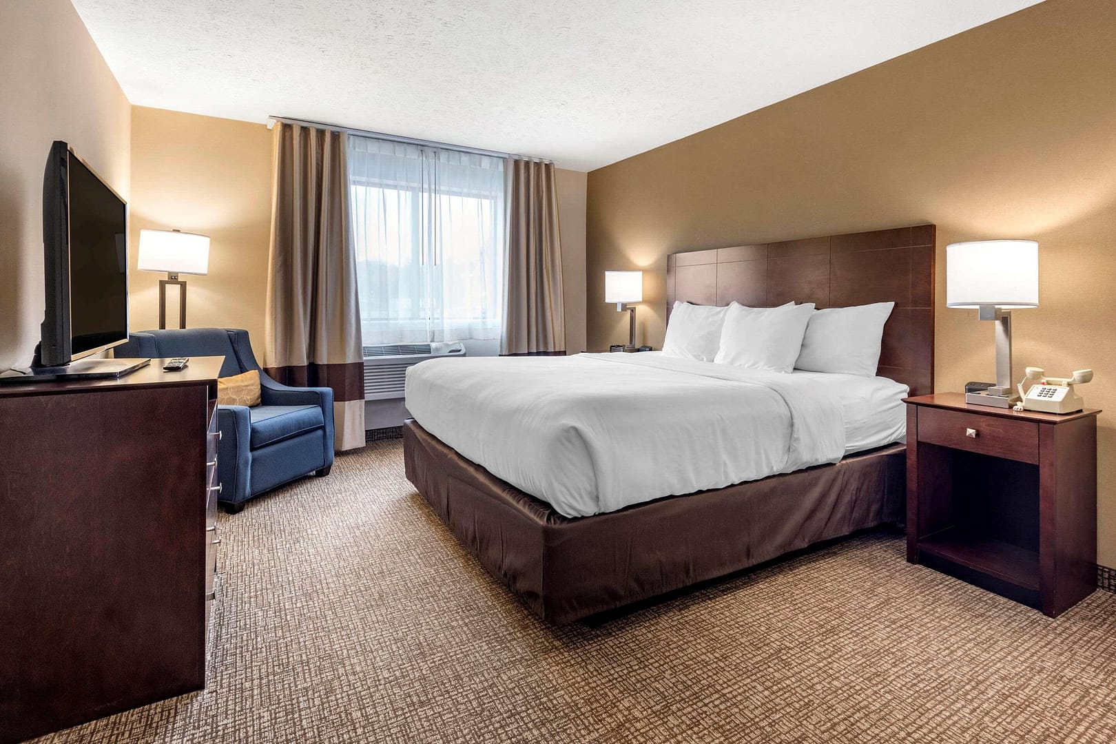 Bedroom view of Capitol Plaza Hotel Montpelier, Tapestry Collection by Hilton