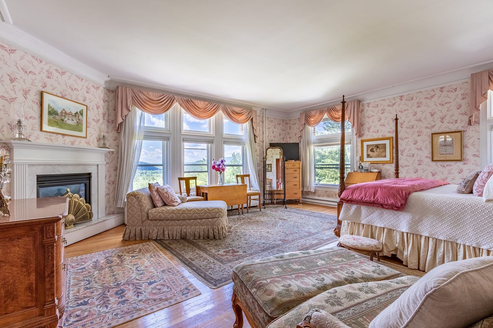 Bedroom view of Wilburton Inn