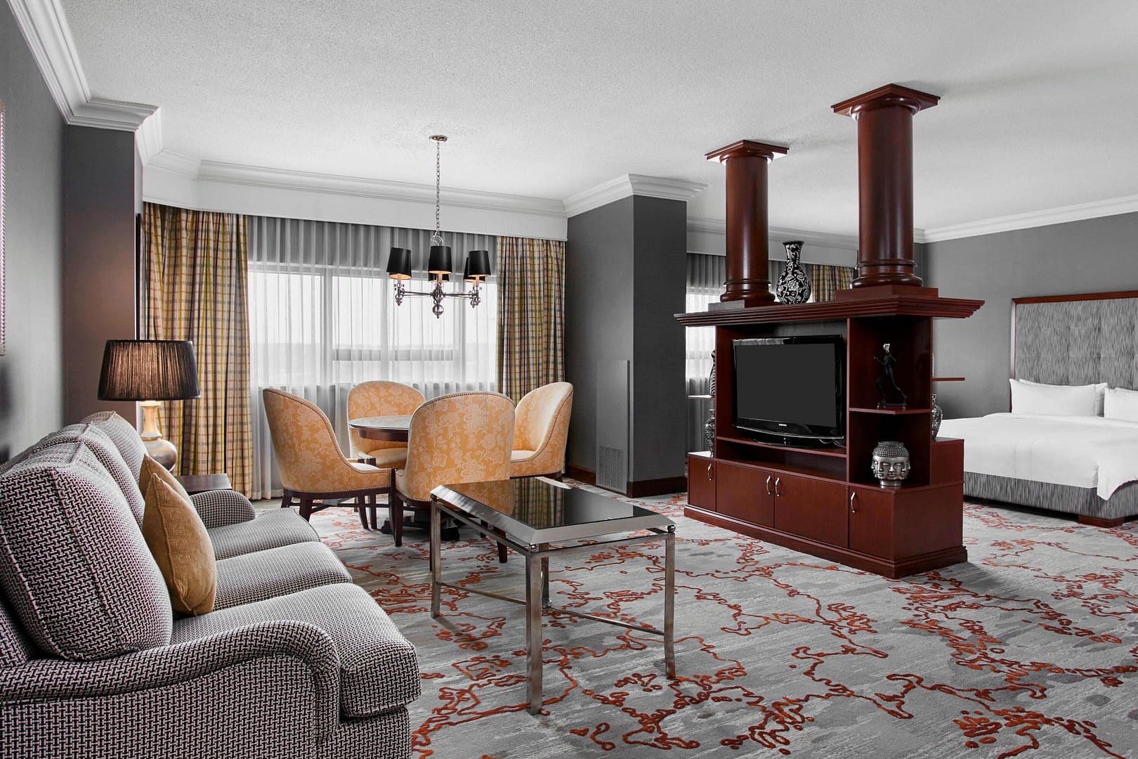 Living room view of Teaneck Marriott at Glenpointe
