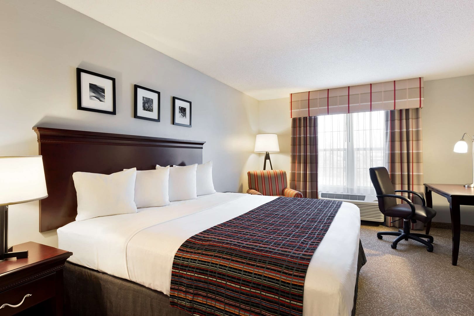 Bedroom view of Country Inn & Suites by Radisson, Kearney, NE