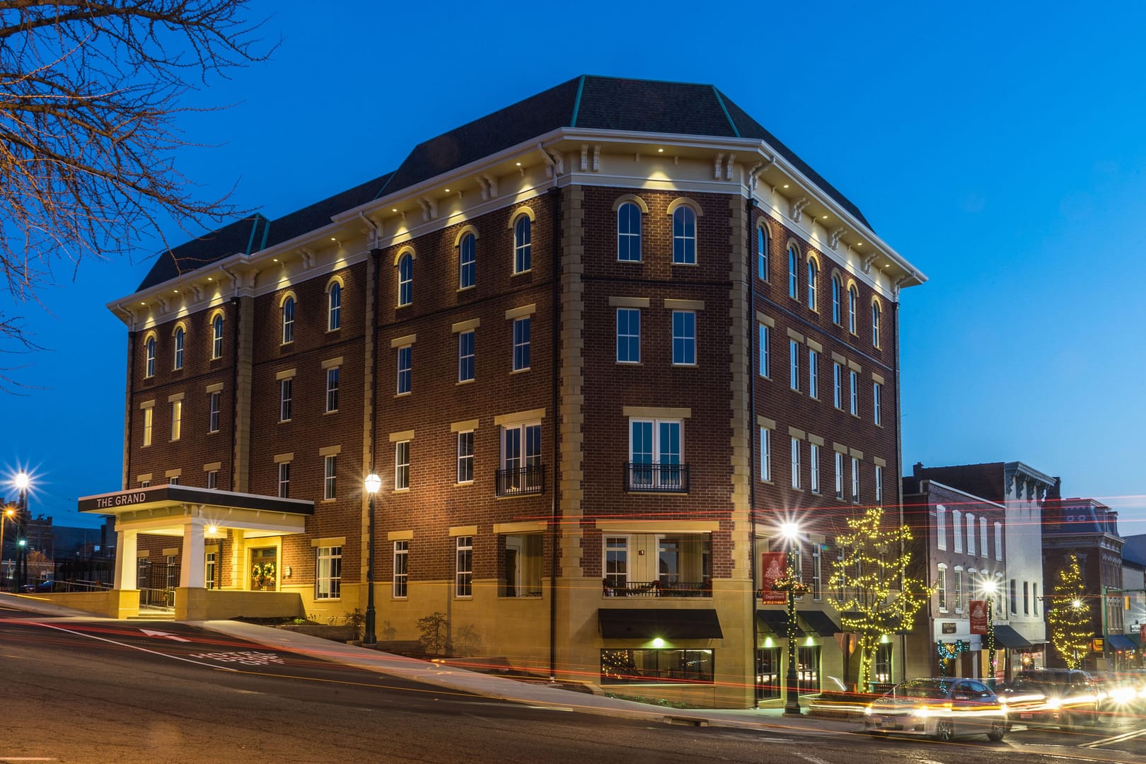 Building view of The Mount Vernon Grand Hotel