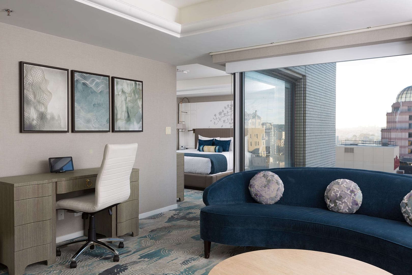 Living room view of Hotel Nikko San Francisco