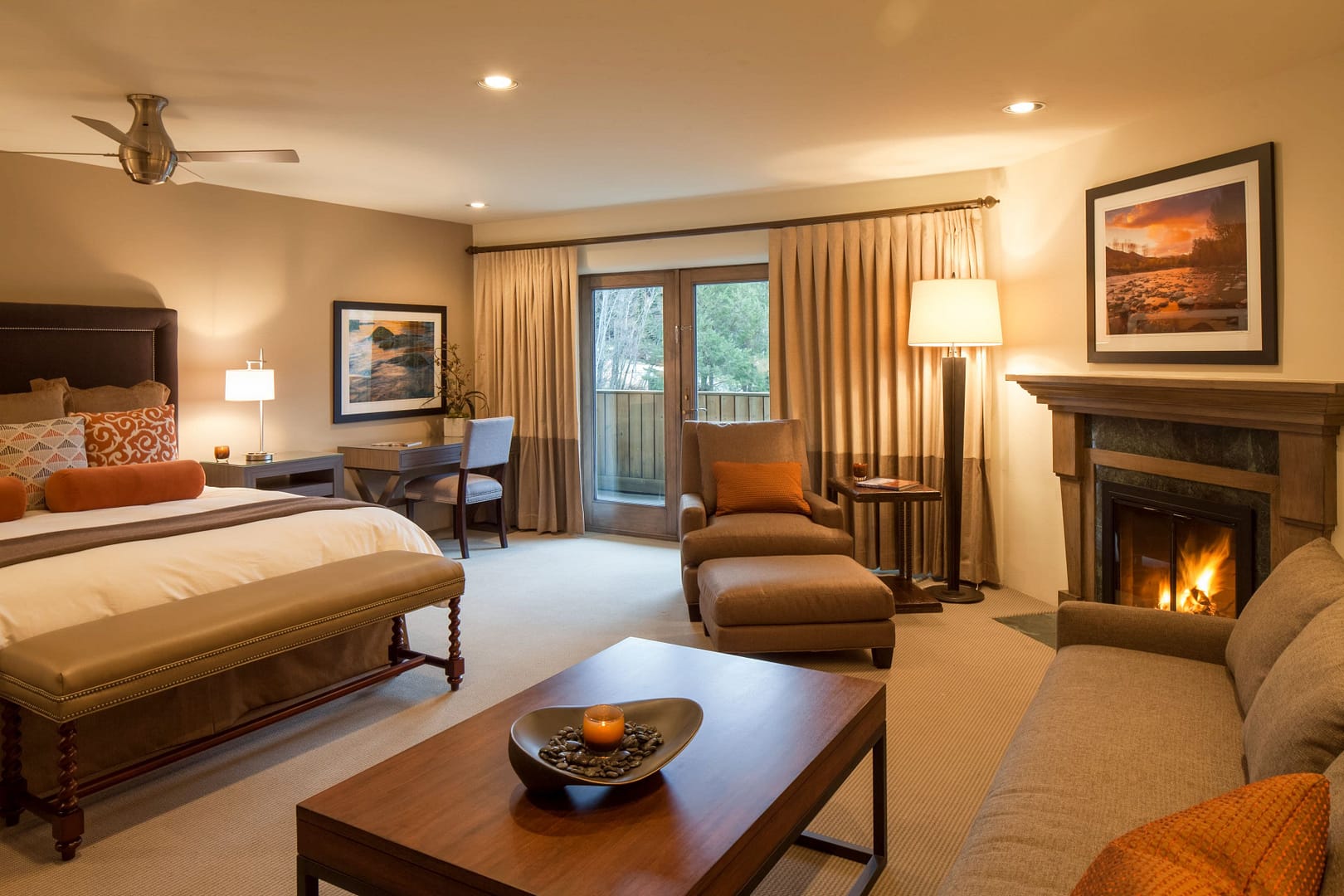Bedroom view of Knob Hill Inn