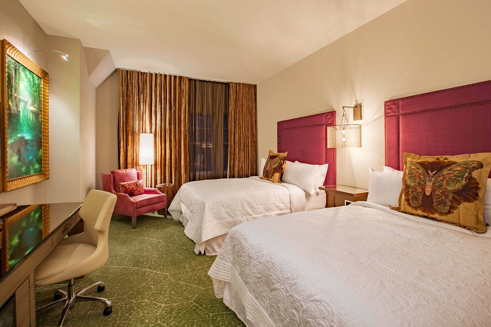 Bedroom view of Grand Bohemian Hotel Mountain Brook, Autograph Collection
