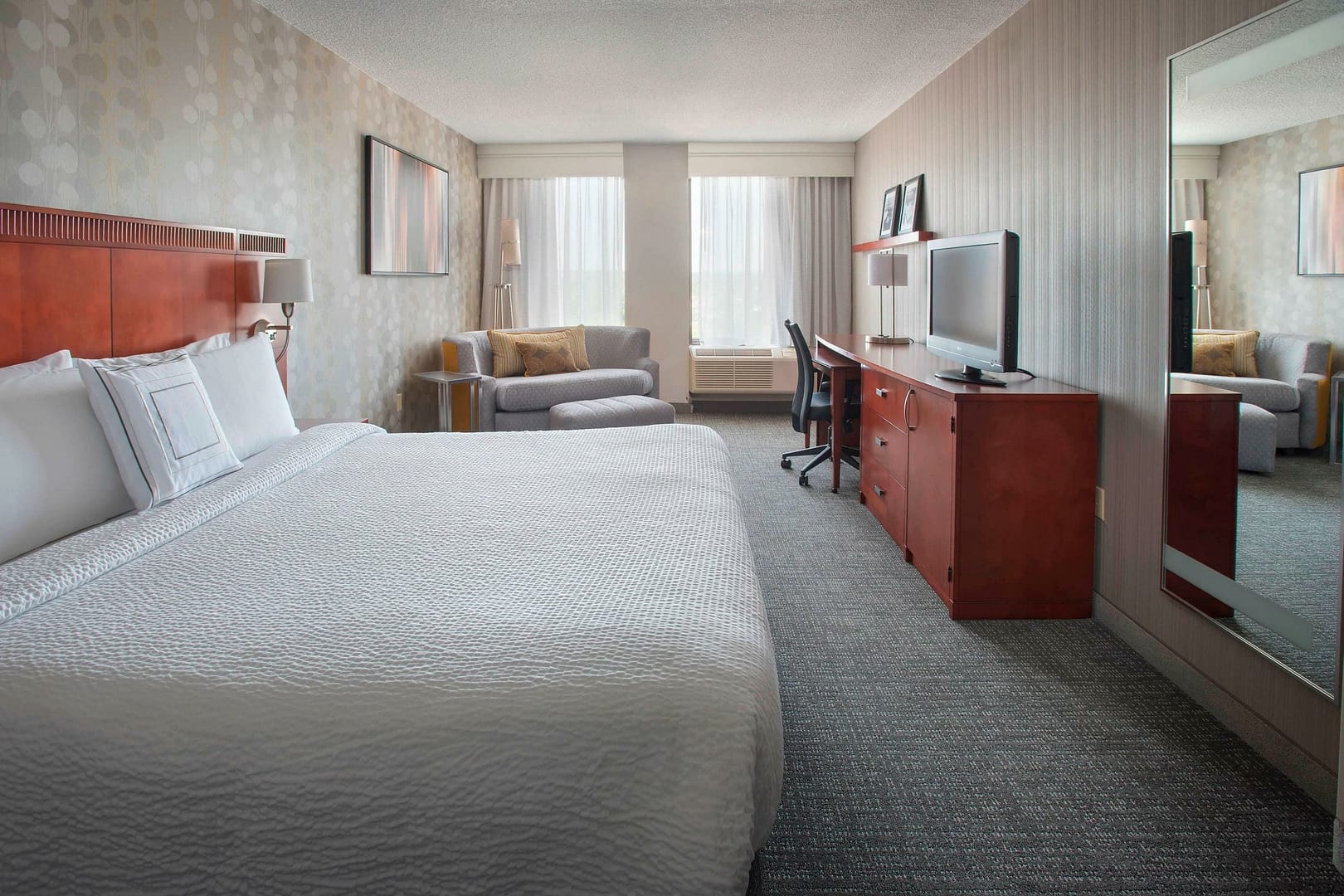 Bedroom view of Courtyard by Marriott Wilmington Downtown/Historic District