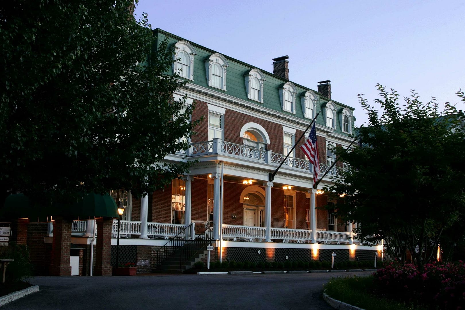 Building view of The Martha Washington Inn and Spa