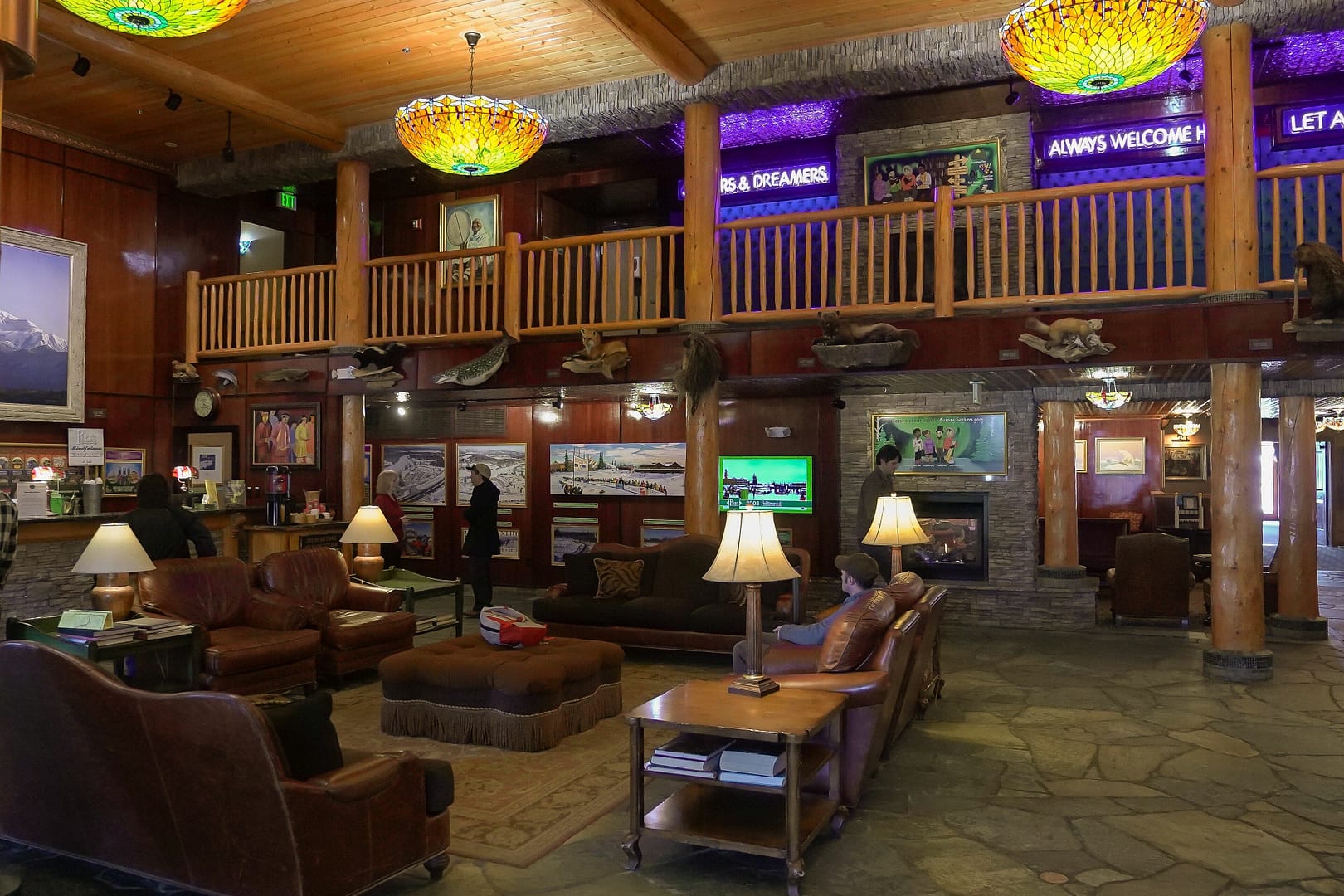 Lobby view of Pike's Waterfront Lodge