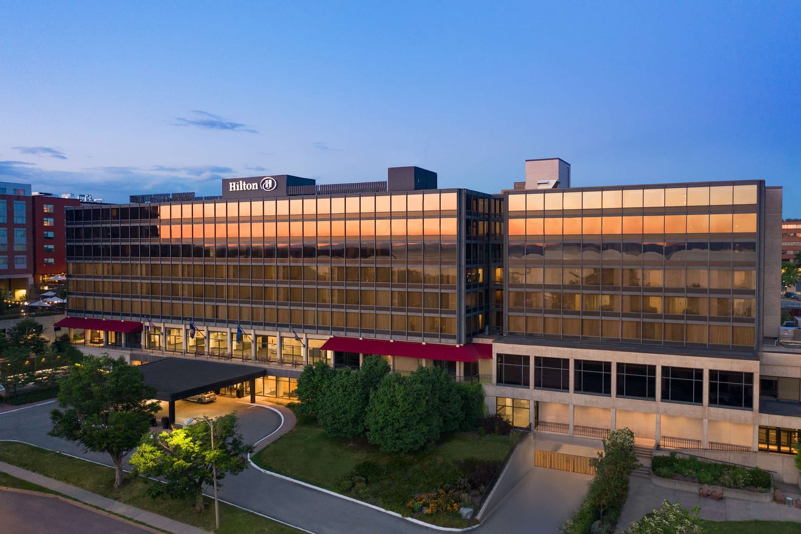 Building view of Hilton Burlington Lake Champlain