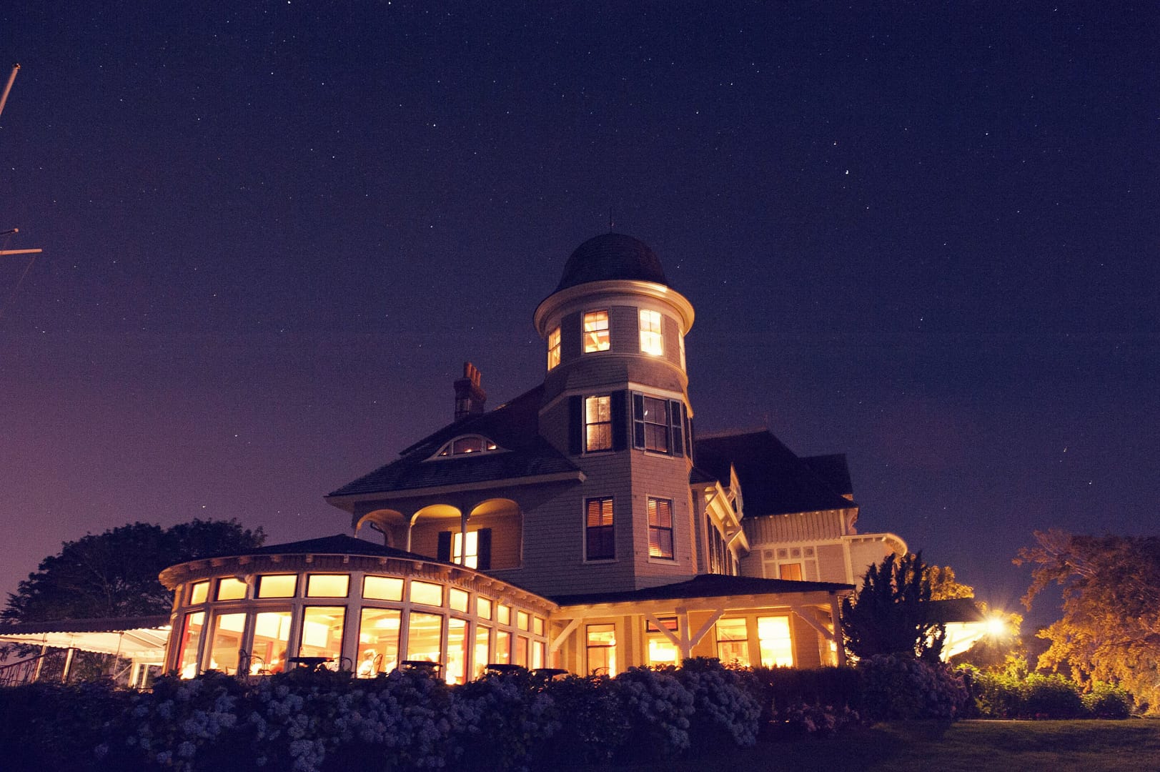 Building view of Castle Hill Inn