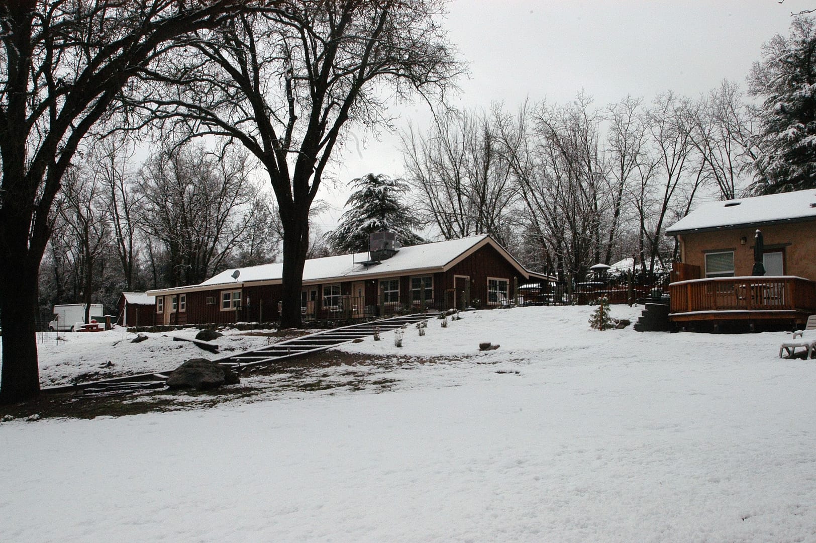 Queen's Inn by the River