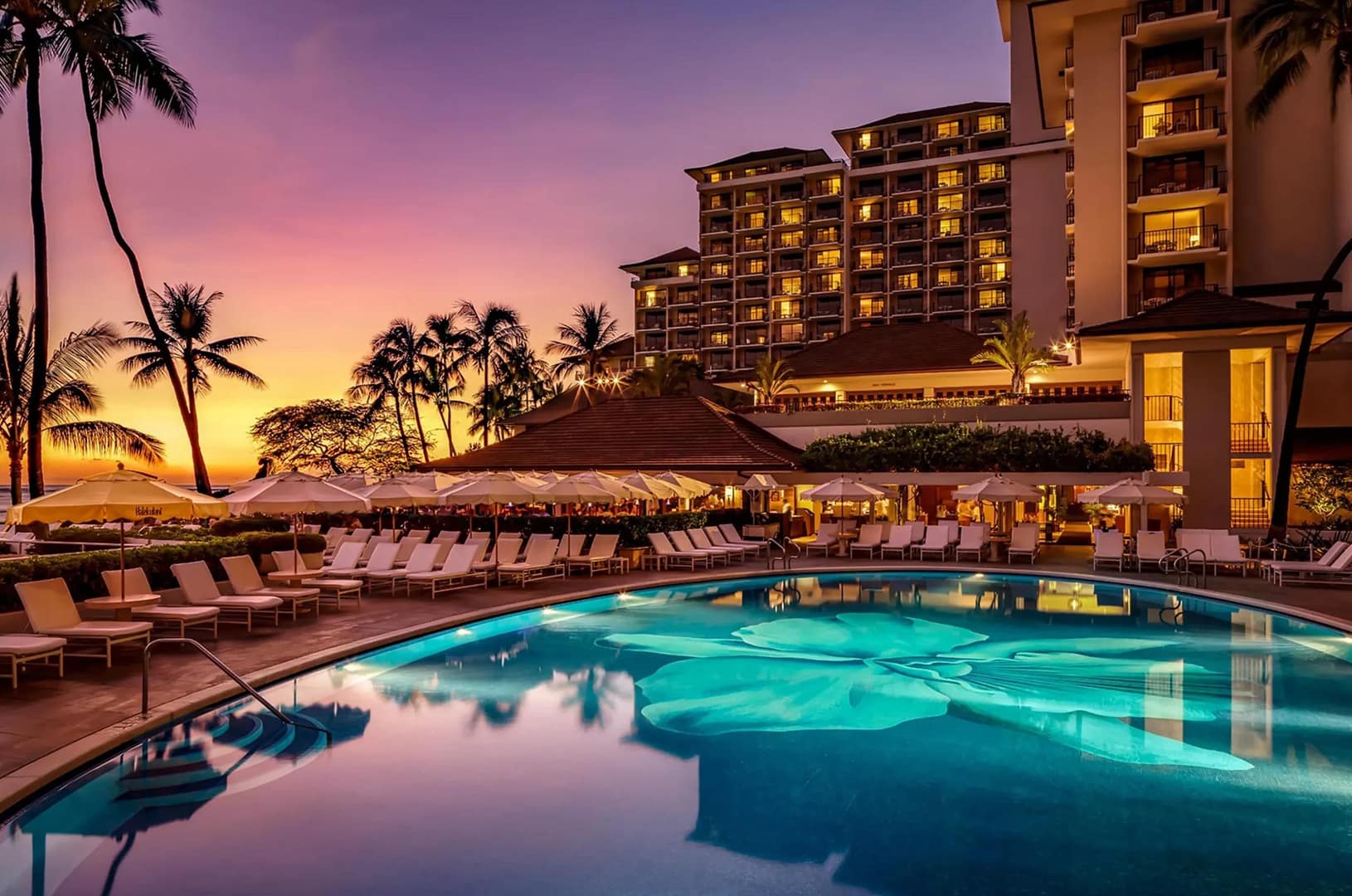 Pool view of Halekulani Hotel