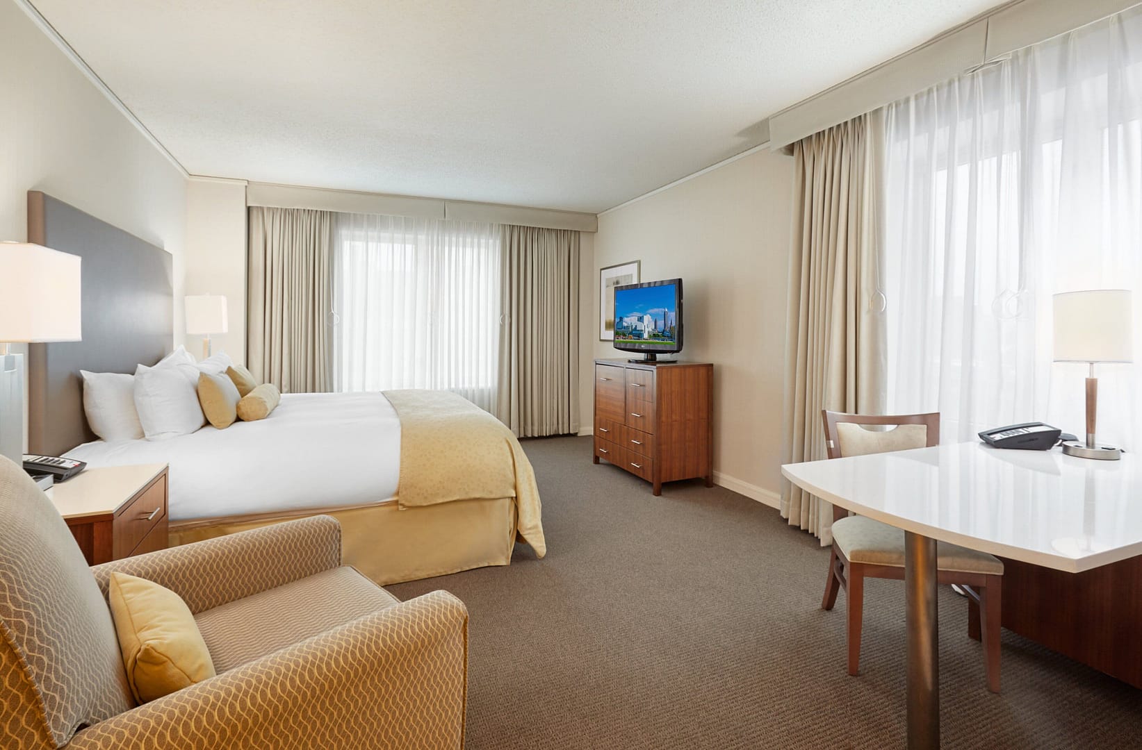 Bedroom view of InterContinental Cleveland, an IHG Hotel
