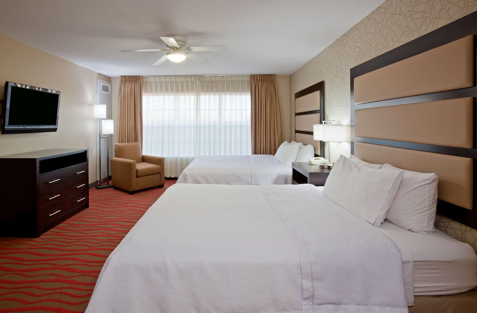 Bedroom view of Homewood Suites by Hilton Sioux Falls