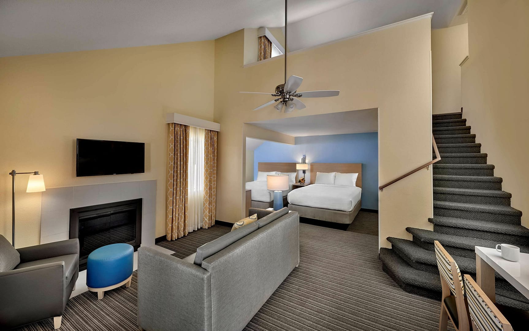 Living room view of Sonesta ES Suites Wilmington - Newark