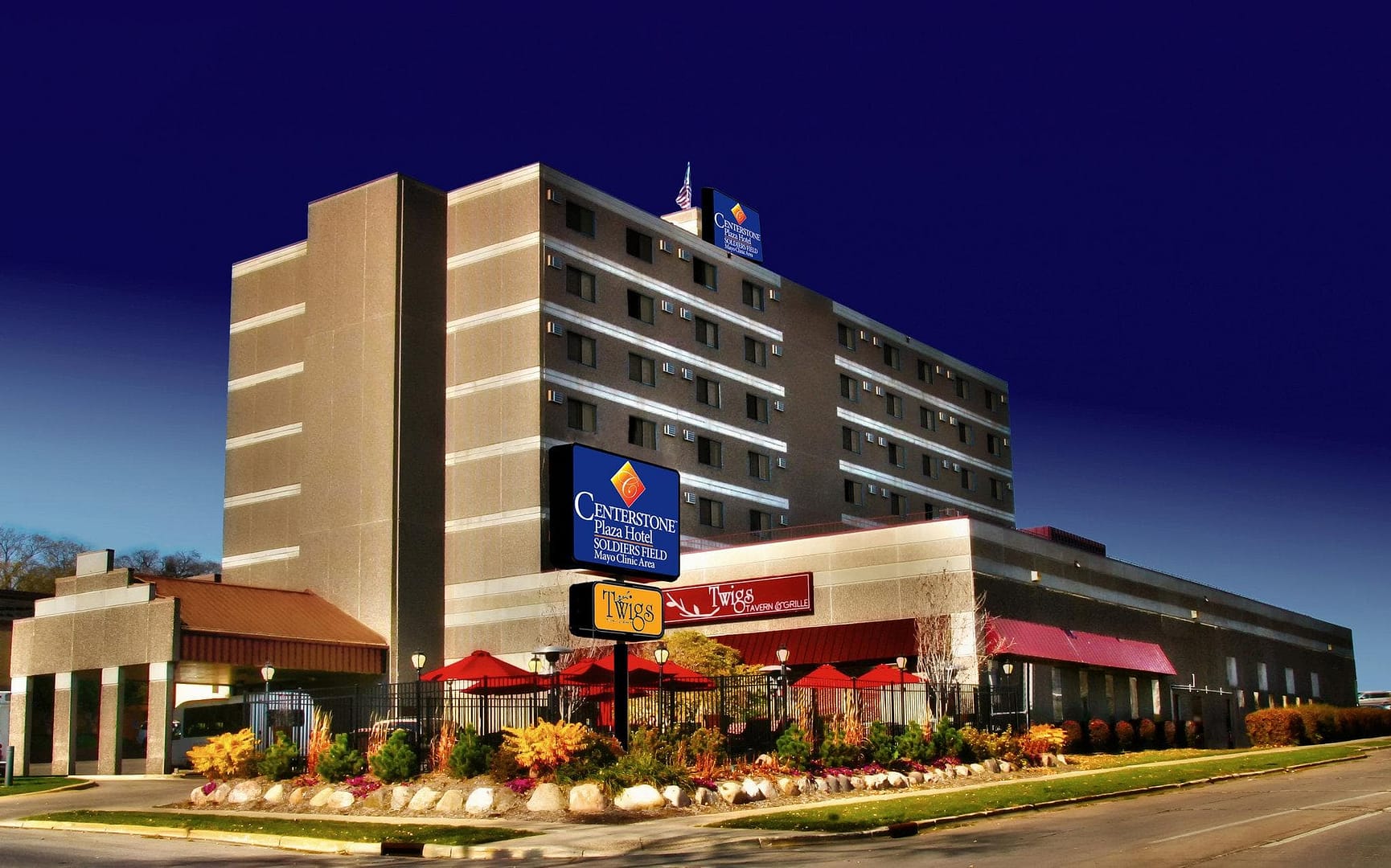Building view of Centerstone Plaza Hotel Soldiers Field Mayo Clinic Area