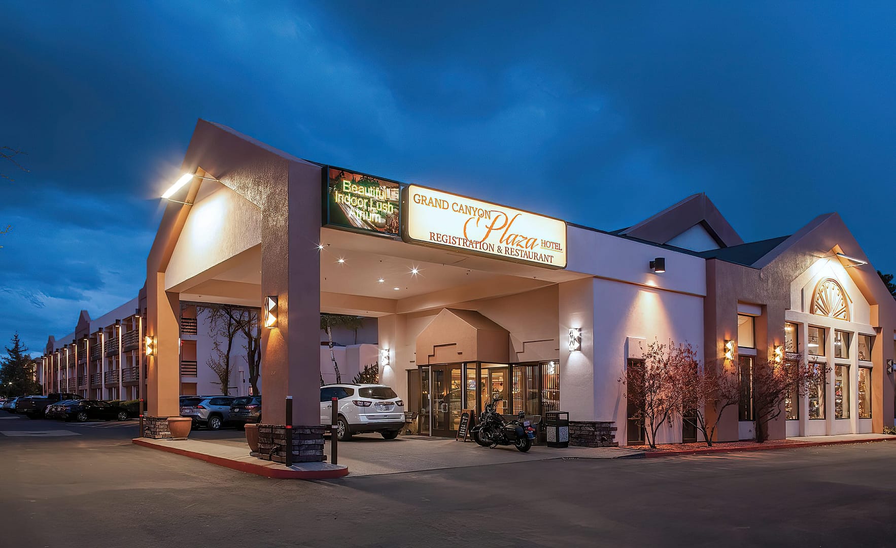 Building view of Grand Canyon Plaza Hotel