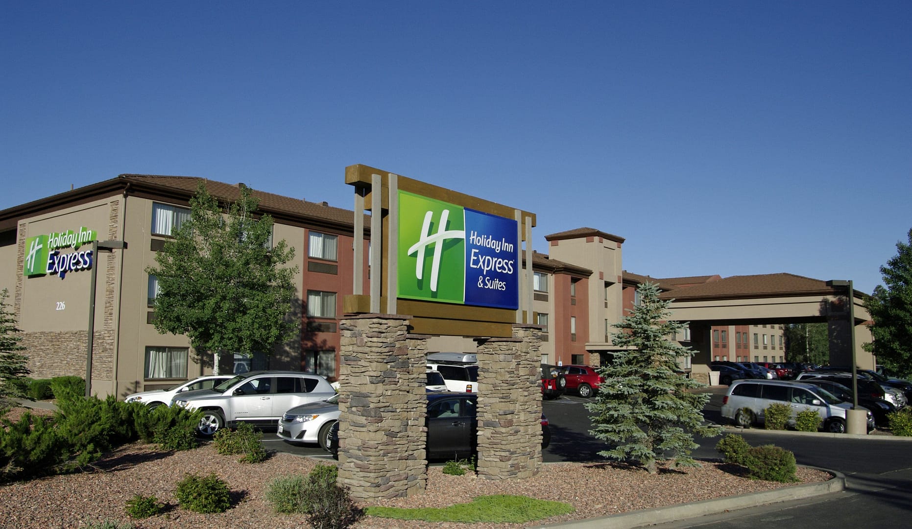 Building view of Holiday Inn Express & Suites Grand Canyon, an IHG Hotel