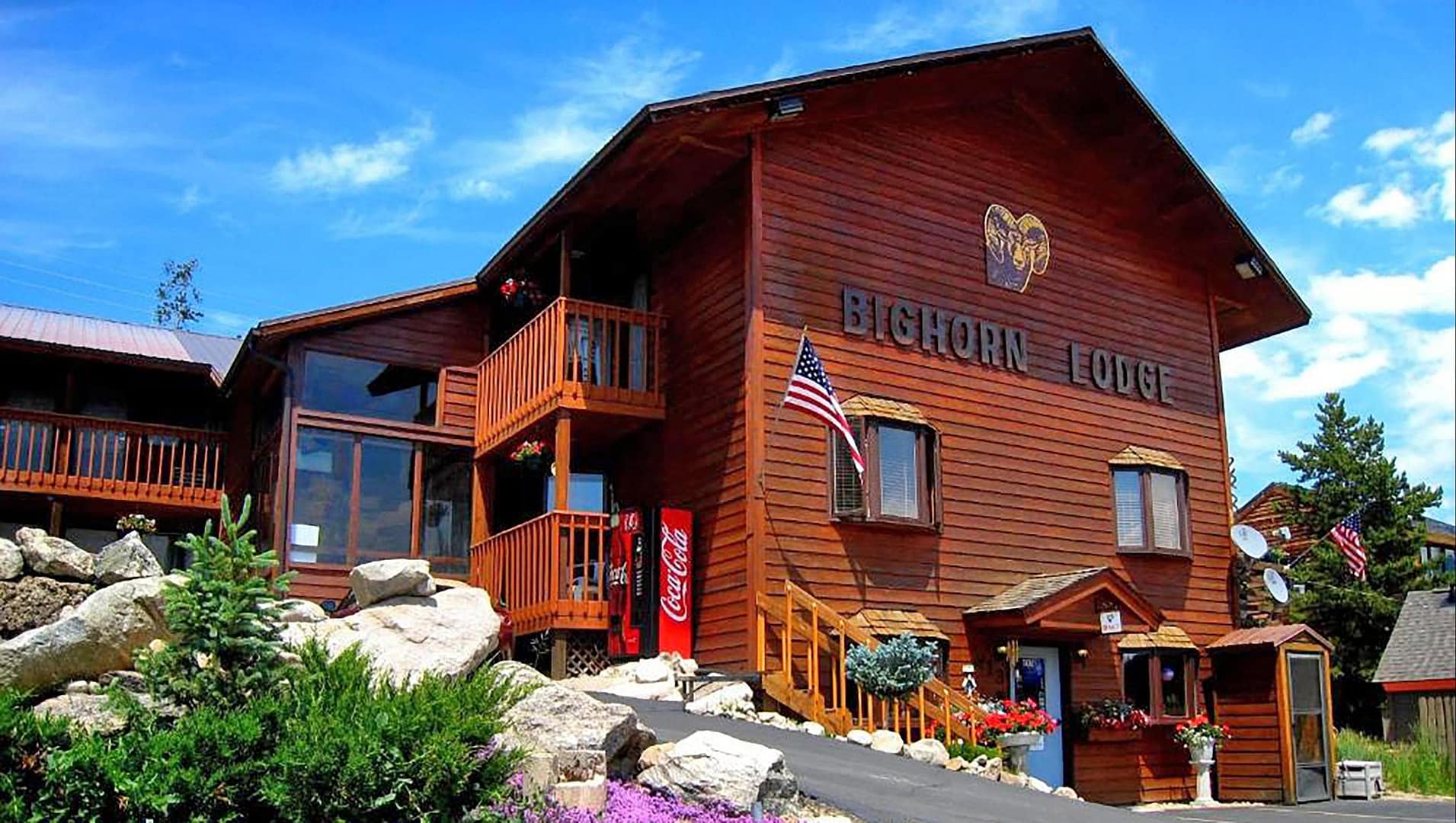 Building view of Big Horn Lodge