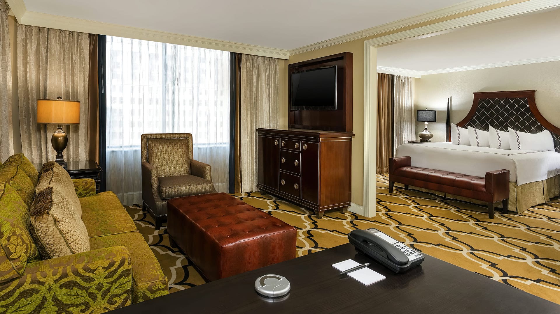 Living room view of InterContinental New Orleans, an IHG Hotel