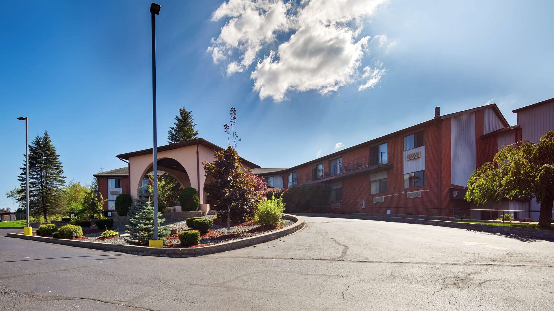 Building view of Best Western Monticello