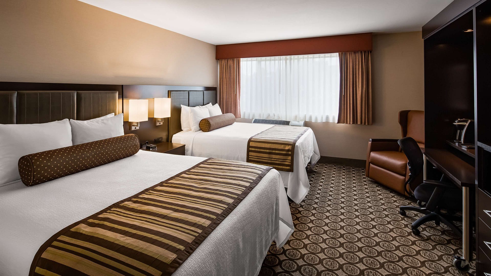 Bedroom view of Best Western PLUS InnTowner Madison