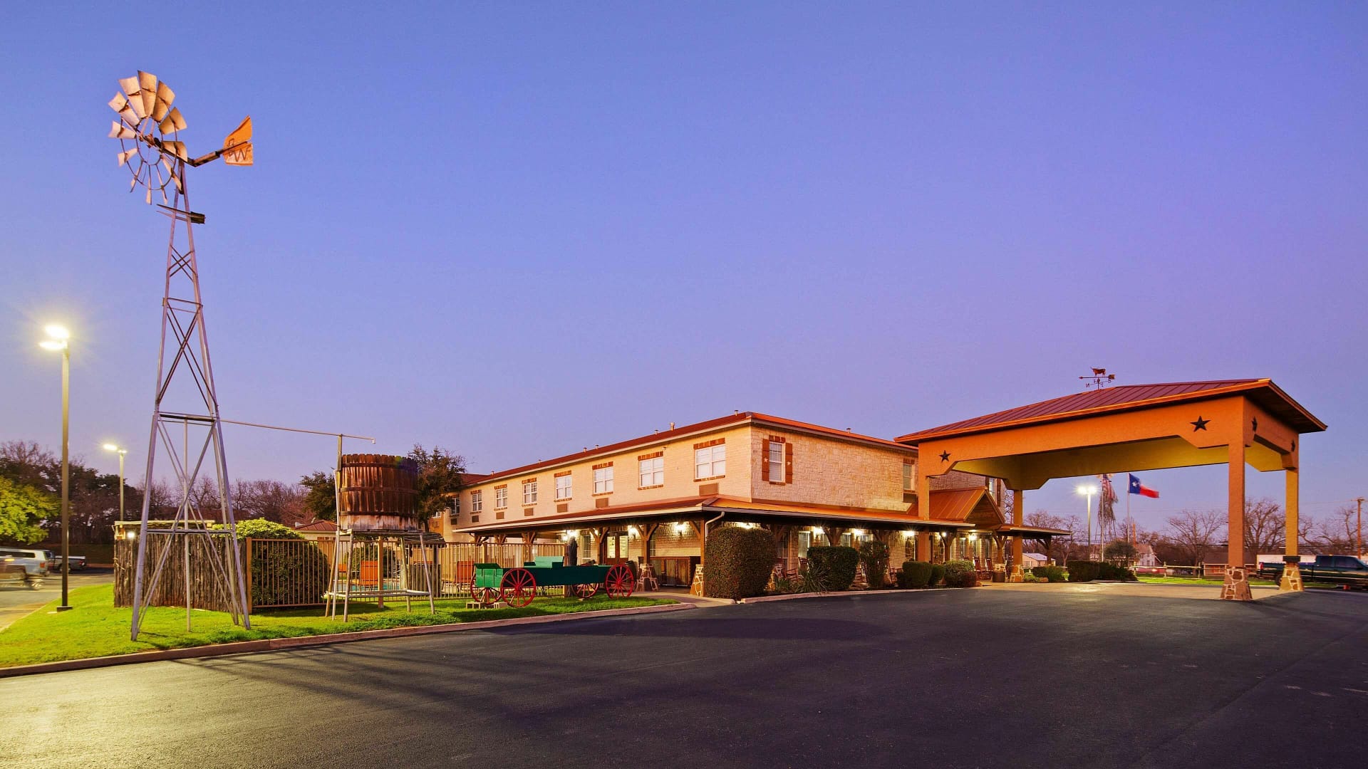 Building view of Best Western Plus Fredericksburg
