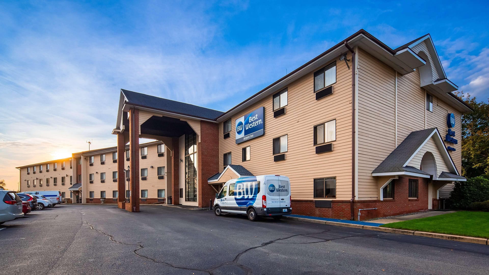 Building view of Best Western Airport Inn