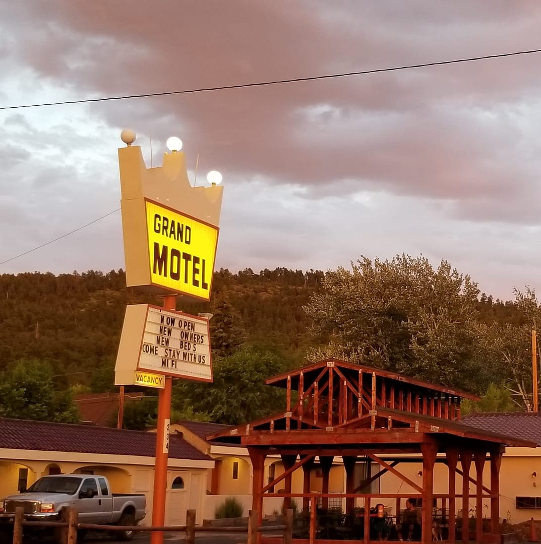 Grand Motel
