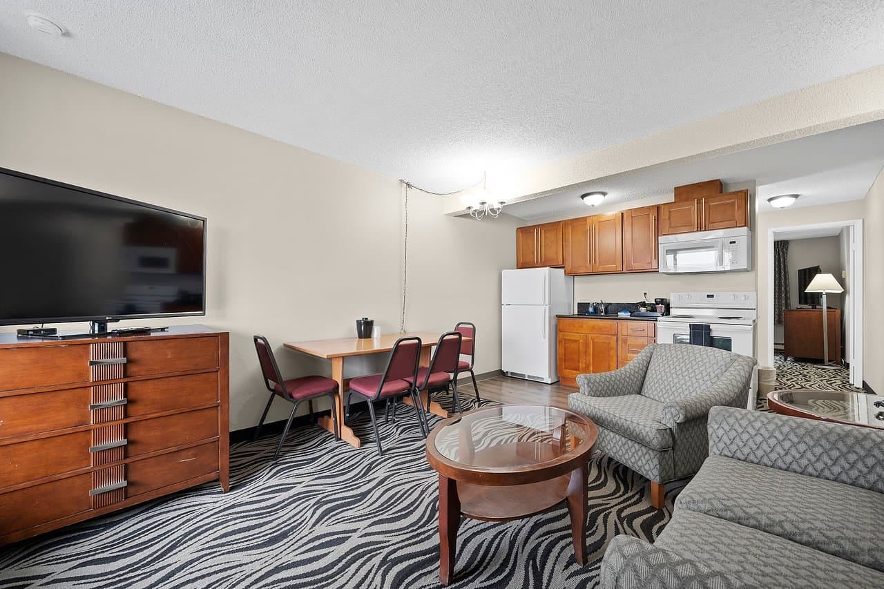 Living room view of Astoria Rivershore Motel