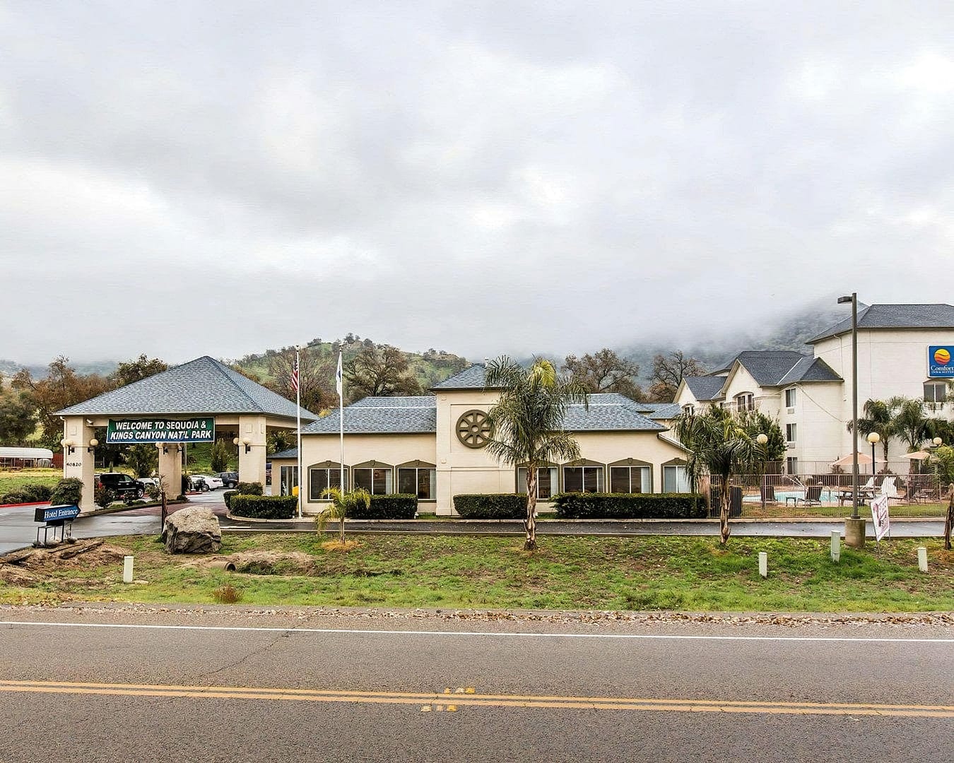 Building view of Comfort Inn & Suites Sequoia Kings Canyon