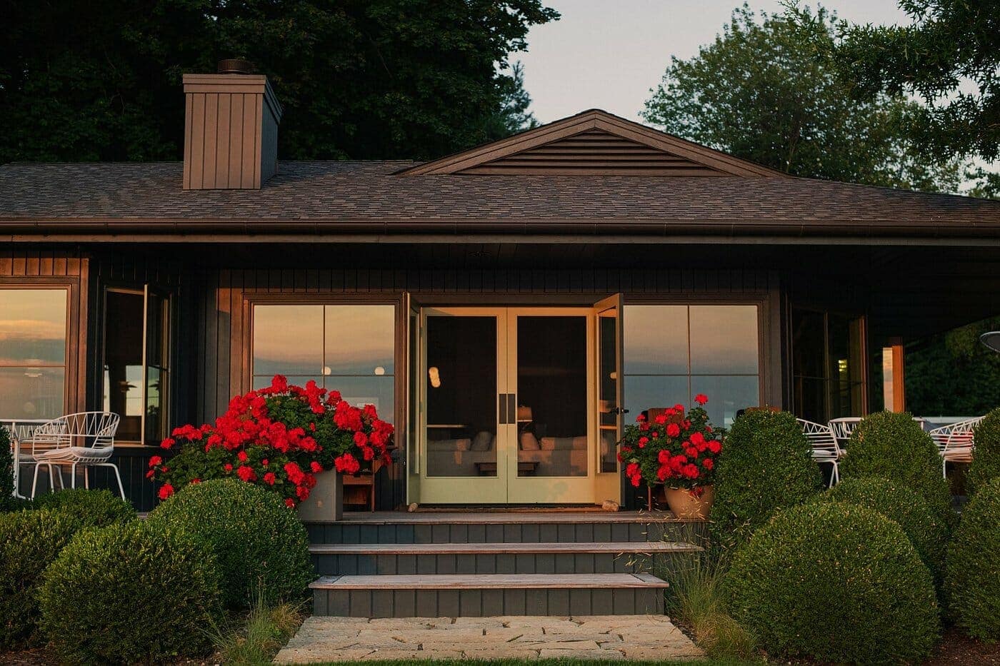 Outside view of Lake Shore Resort