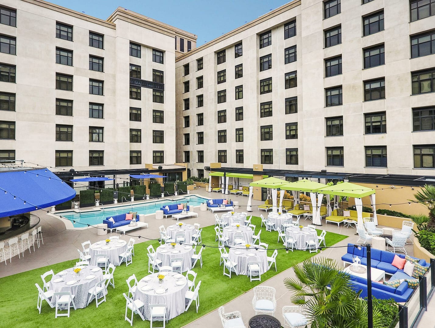 Outside view of Margaritaville Hotel San Diego Gaslamp Quarter