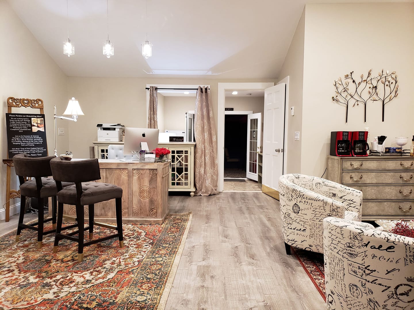 Front desk view of Starlight Lodge North Conway