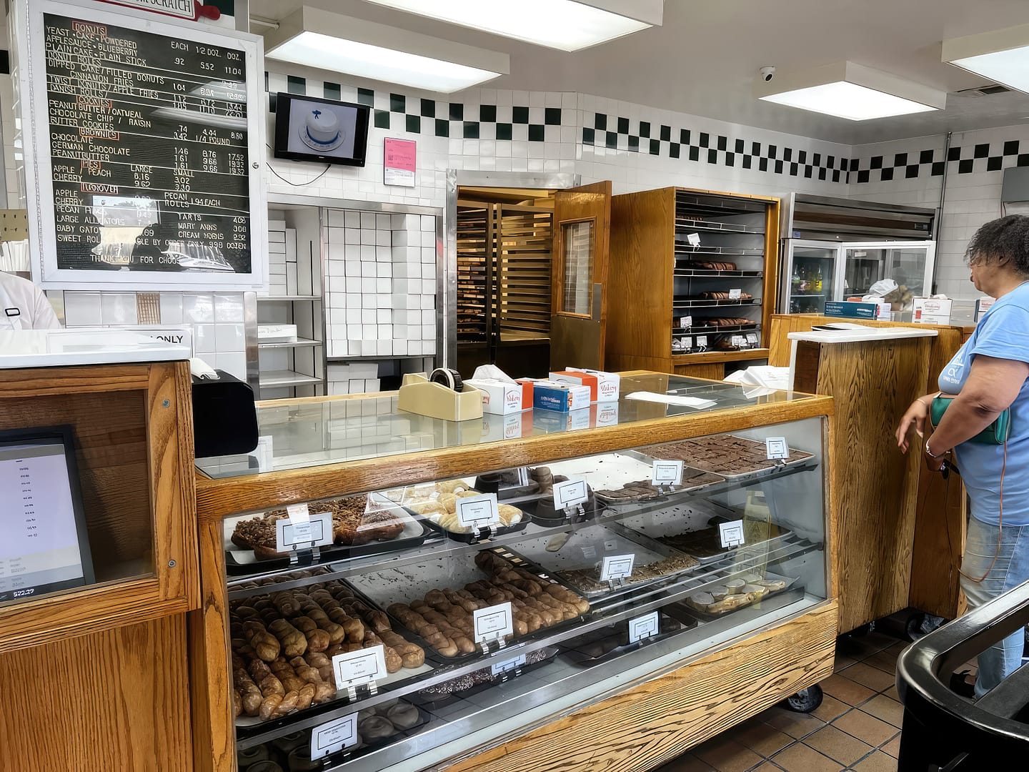 Long's Bakery interior